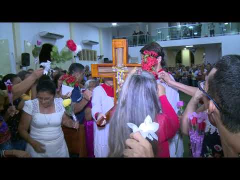 Devotos de Santa Teresinha se reúnem na Missa das Rosas