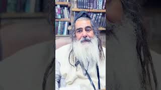 הרב שלום סבג - שיעורי וידאו - הרב שלום סבג – מברך ילד באמצע השיעור מרגש מאוד 🩶