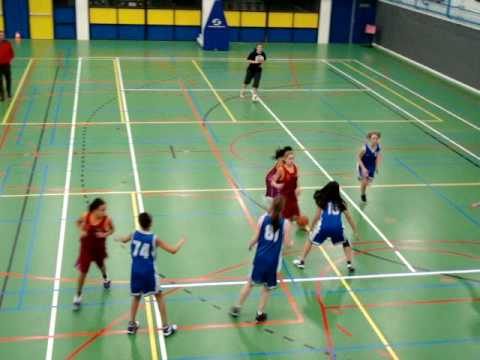 Almere Pioneers U14F1: score Aubrey turnaround shot