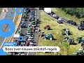 Boeren protesteren met trekkers op de weg