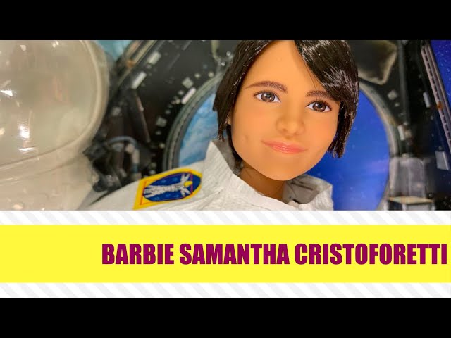 Vídeo relacionado con Barbie Signature Samantha Cristoforetti, muñeca Astronauta de colección de Juguete (Mattel GTJ81)