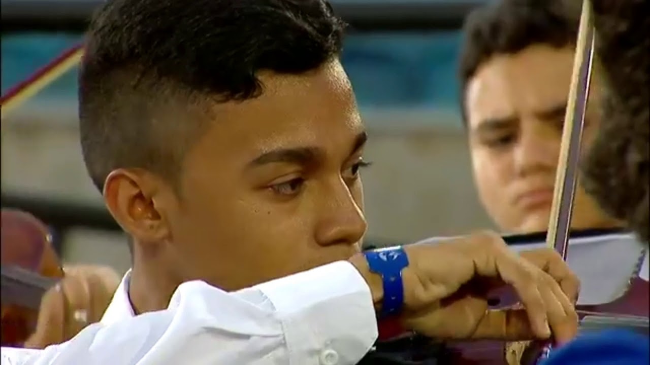 "Deus dos Vales, Deus dos Montes"  Medley | Orquestra e Coral do Centenário da IEADERN - Maio, 2018