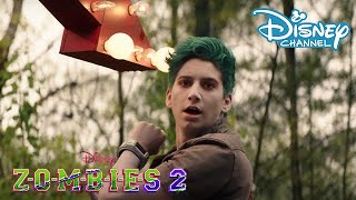 ZOMBIES 2 | Zed demande à Addison | Disney Channel BE
