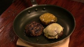How to Know When Hamburgers Are Done in a Skillet : Burger Cooking Tips