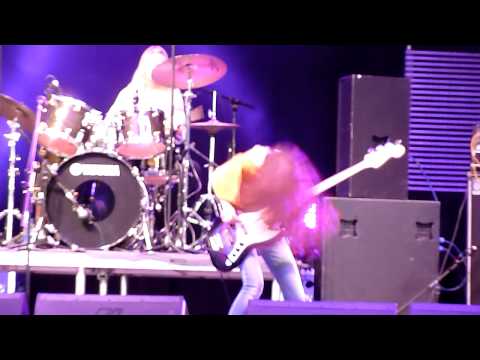 Stonefield perform 'Whole Lotta Love' on the John Peel stage @ Glastonbury Festival 2011 - (3/4)