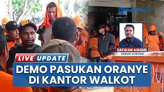 Dirumahkan Sepihak, Sampah Warga Dipajang di Kantor Wali Kota Sorong saat Petugas Kebersihan Demo