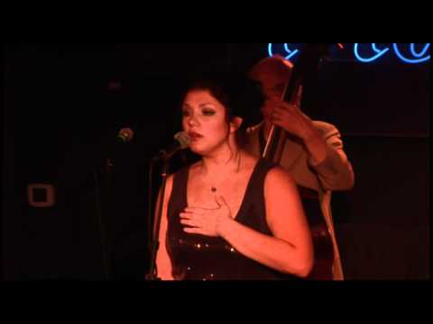 Jane Monheit singing with Les Paul's Trio at the Iridium Jaz