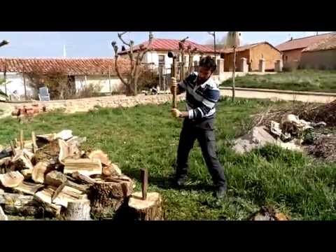 HOW TO Crack Cut Wood Logs with wood wedges and a 6-kilo club