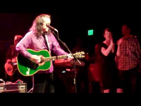Donovan performs Hurdy Gurdy Man (Live) at the El Rey Theater