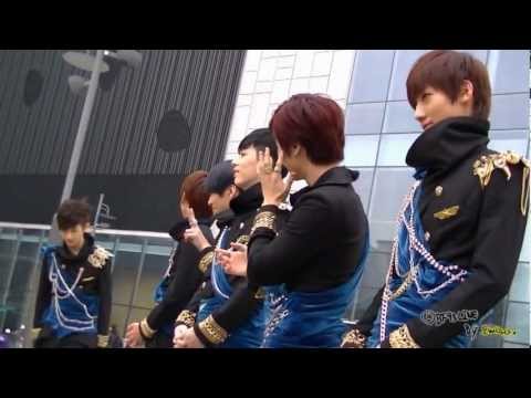 [FanCam] 121108 BOYFRIEND's Hug Event at Mnet M! Countdown