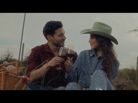 Paulina B - De A Poquito (Video Oficial)