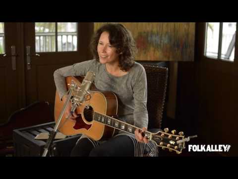Folk Alley Sessions at 30A: Sarah Lee Guthrie - "Overcome"