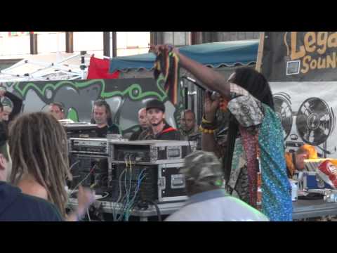 2013/09/14 - Jah Tubby's meet Legal Shot - Clash Room/ReggaeBus #3