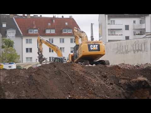 Bagger CAT 352 mit Sparschaufel