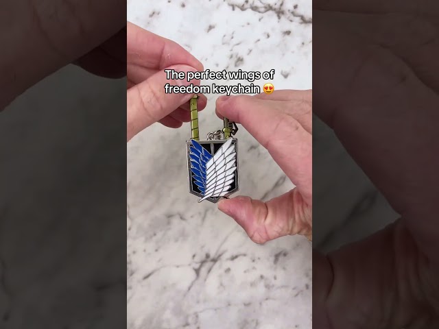 Vídeo relacionado con HJYZY Wings of Freedom Colgante Collar Anillo Anime Eren Jeager Keller Llavero Colgante Collar Anime Pegatinas 13 Piezas