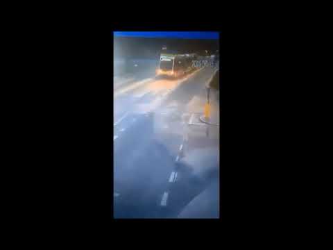 Bójka w tramwaju. Pijani koledzy pobili się o telefon