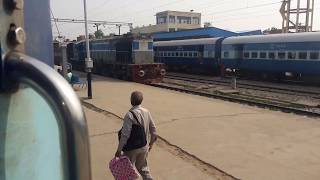 preview picture of video '14209 Prayag Lucknow InterCity Express skipping Phaphamau Jn'