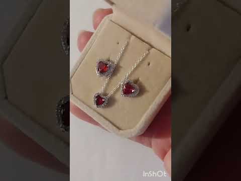 Набор колье и серьги с кристаллами огранки "Рубиновые сердца", оправа покрытие серебро 925, ореол миниатюрных цирконов + коробочка - фото 1 - id-p2903055713