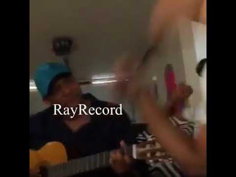 Martin Elías parrandean e interpretan Otro adiós es morirme, canción de 'Tico' grabada por El Caciqu