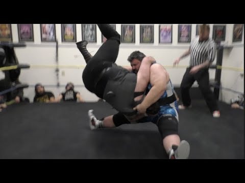 Eric Johnson vs. Zach Burton - Limitless Wrestling (Hoss Fight, Let's Wrestle)