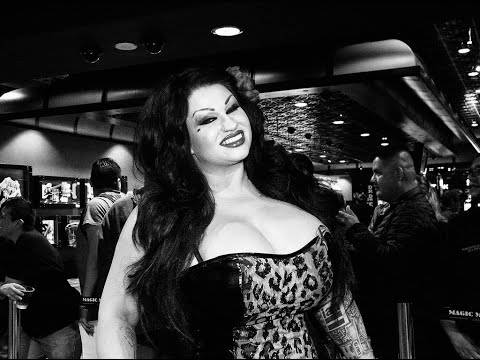 AVN AWARDS 2018 Red Carpet feat. Samantha Mack, Miss Ling Ling, Thippy, & The Real Skies
