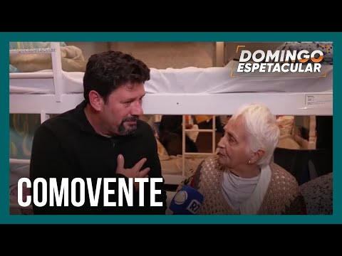 The journey of solidarity: Domingo Espetacular follows a train carrying donations to the people o...