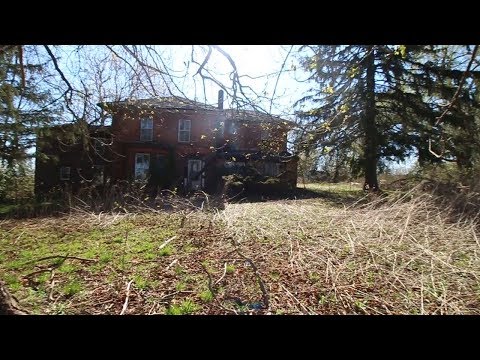 Exploring Abandoned 1800's Farmhouse falling into decay
