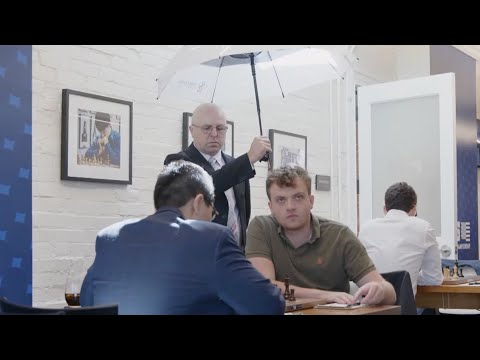 BIZARRE! Arbiter Holds Umbrella to Protect Wesley So’s Eyes | R1 #USChessChamps