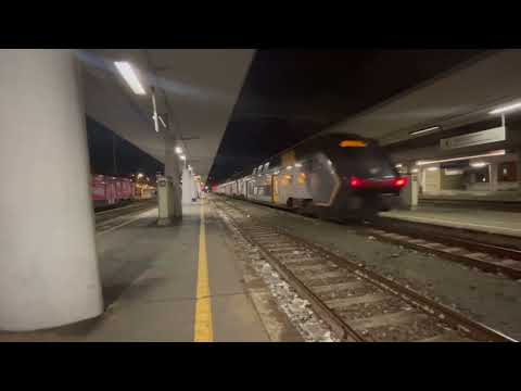 REG 12463 Savona Sestri Levante in partenza dalla stazione di Savona