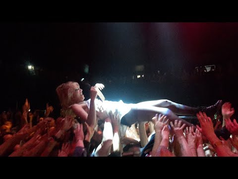 Ellie Rowsell EPIC Crowdsurfing! Wolf Alice LIVE | Auckland, Powerstation New Zealand 2018