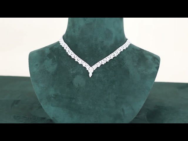 طقم مجوهرات فضي بتصميم كلاسيكي مزخرف مرصع بالزركون...