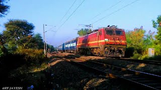 preview picture of video 'SCENIC BEAUTY~RAJKOT EXPRESS THRASHING TOWARDS ITARSI WITH DUSTY ERODE WAP4'