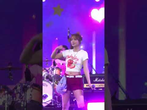전주얼티밋뮤직페스티벌 QWER 시연 세레머니 260814