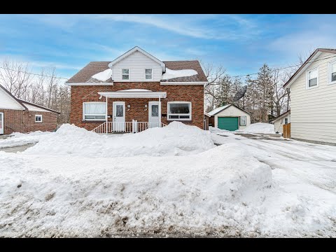 152 Sanford Street, Barrie Home by Amatul Waheed - Real Estate Properties