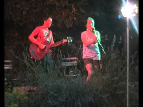 Hayley and Marty - What Makes You Beautiful (One Direction)