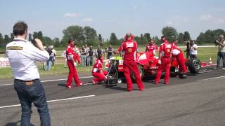 preview picture of video 'Partenza a razzo della Ferrari F1 sulla pista di Vairano Raduno quattroruote 2012'