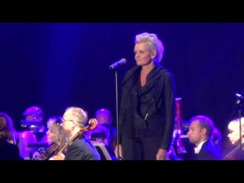 Eva Dahlgren 'Ängeln i rummet' live på Anna Lindhs minneskonsert i Kungsträdgården. 20130911