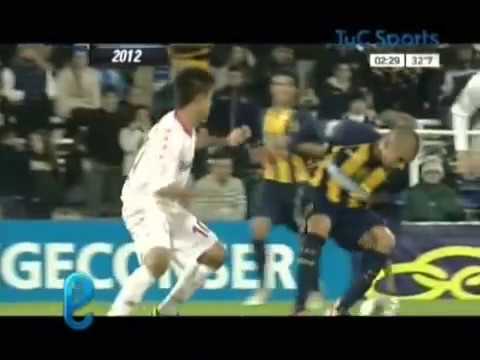 Caño de  Pity Martinez a Jesus Mendez