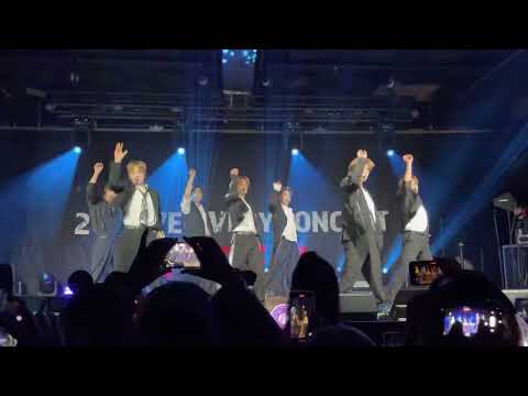 VERIVERY- Lay Back | Chicago 2022 PAGE: 0 World Tour