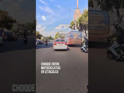 ¡Choque derriba a dos motociclistas en Iztacalco! 🚨🏍️