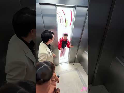 Emergency assistance in the elevator #kindness #respect #kindnessiscool #understand