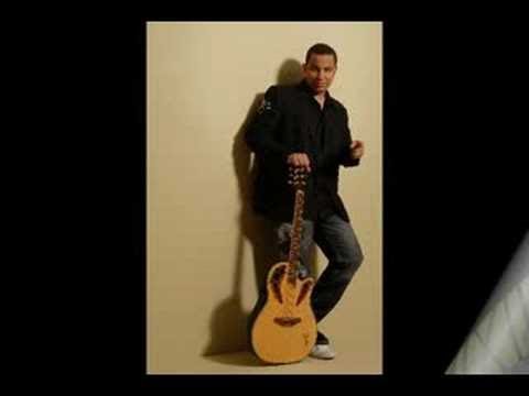 Felipe Peláez - Caminaré (Video Lyric Oficial) | Balada Romántica y Pop Latino