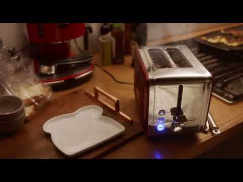 The Flash 5x04 Iris tries to make Breakfast