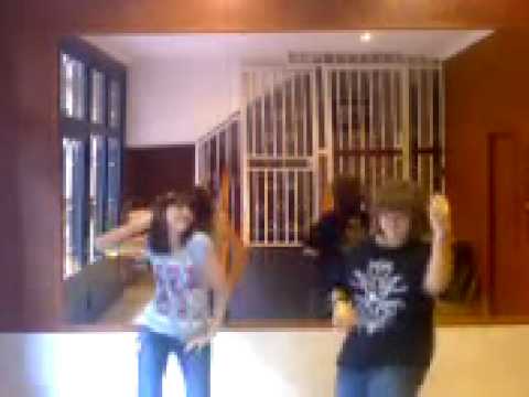 las ketchup de luto (se murió la tercera xD) Video