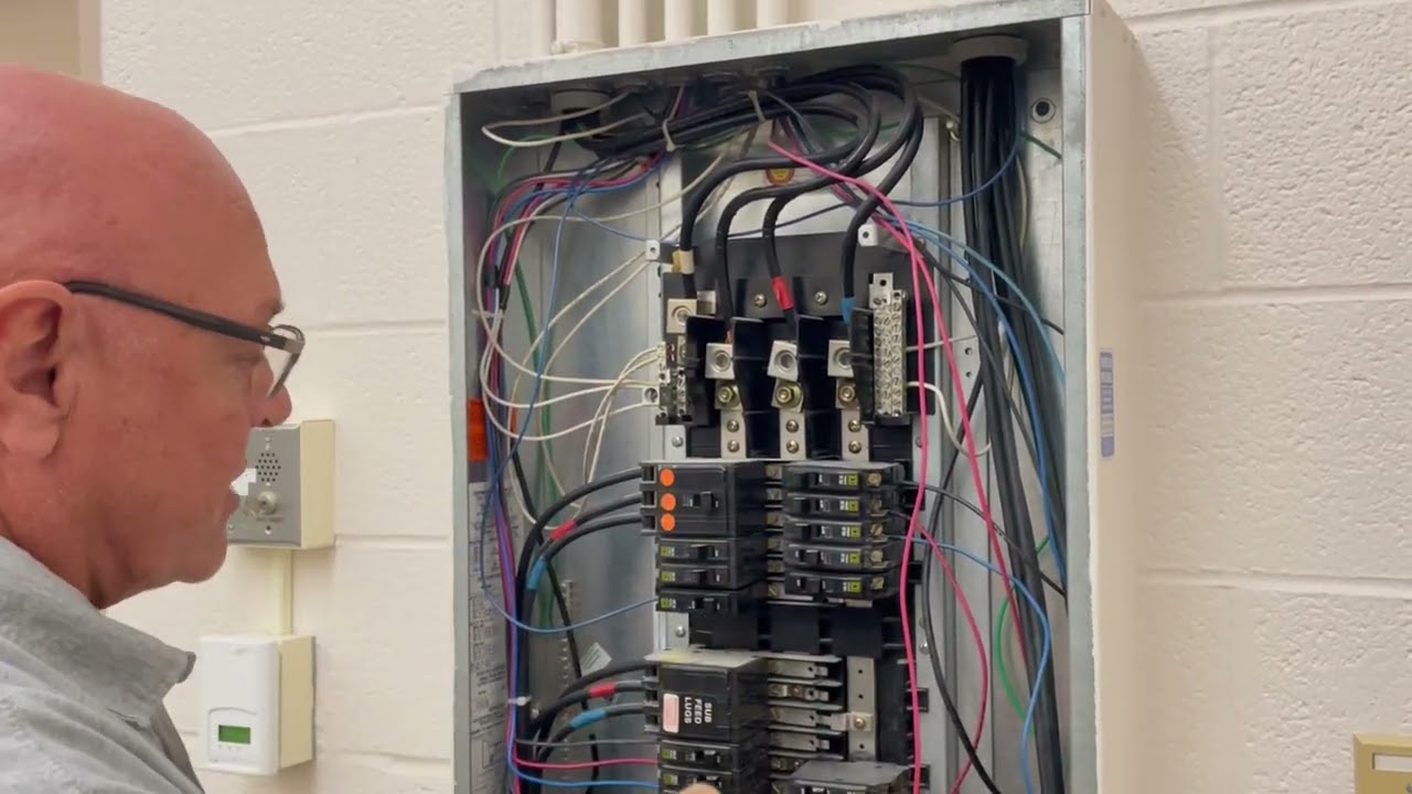 How to | Reading a three phase panel / circuit breaker