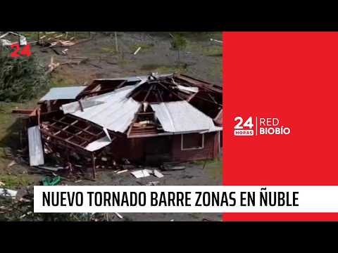 Damnificados retiran escombros del tornado en Yungay