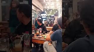Download lagu Suasana warkop Bang Rudy di malam hari mp3