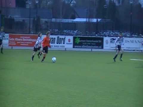 De Meern D2 - Hercules D2 29.03.10 doelpunt Shane (zelf veroverd, prachtige actie en mooie goal)