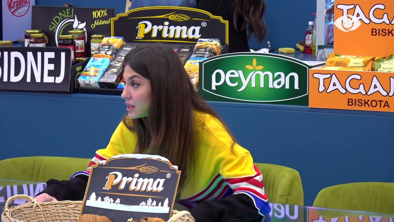 “Ke gjetur ndonjë rrobë timen?”/ Gerta diskuton me banorët për punët e shtëpisë