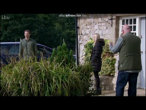 Eden Taylor-Draper (Belle Dingle) - Black Tights - 15/10/20